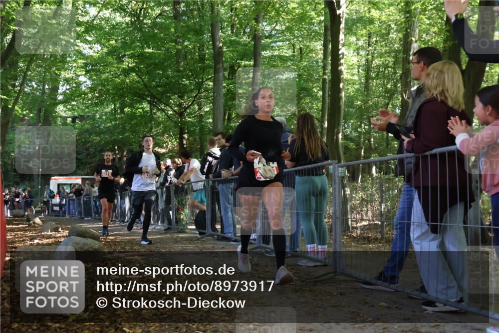 28.09.2025 - 33. Volkslauf durch das schöne Alstertal Strokosch-Dieckow http://msf.ph/oto/8973917 28.09.2025 12:26:22 Ziel 2516, 2630, 2991 meine-sportfotos.de