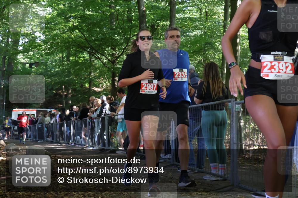 28.09.2025 - 33. Volkslauf durch das schöne Alstertal Strokosch-Dieckow http://msf.ph/oto/8973934 28.09.2025 12:26:35 Ziel 2335, 2364 meine-sportfotos.de