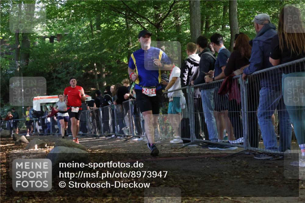 28.09.2025 - 33. Volkslauf durch das schöne Alstertal Strokosch-Dieckow http://msf.ph/oto/8973947 28.09.2025 12:27:00 Ziel 2454, 2584, 3960 meine-sportfotos.de