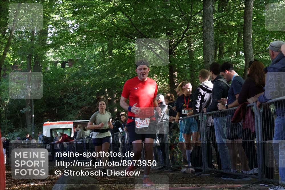 28.09.2025 - 33. Volkslauf durch das schöne Alstertal Strokosch-Dieckow http://msf.ph/oto/8973950 28.09.2025 12:27:03 Ziel 2584, 3960 meine-sportfotos.de