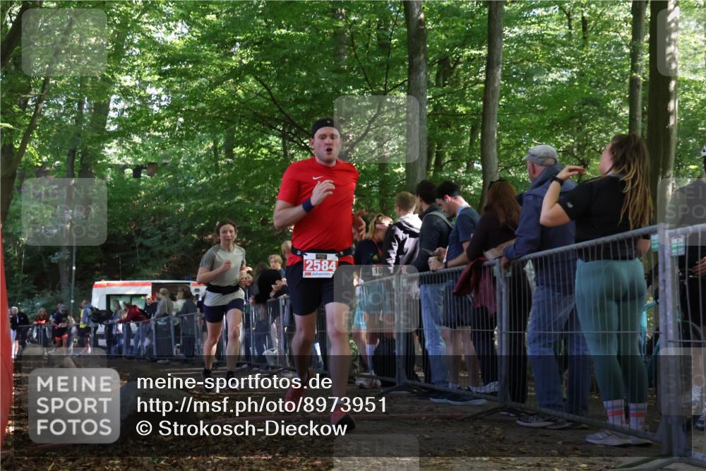 28.09.2025 - 33. Volkslauf durch das schöne Alstertal Strokosch-Dieckow http://msf.ph/oto/8973951 28.09.2025 12:27:03 Ziel 2584, 3960 meine-sportfotos.de