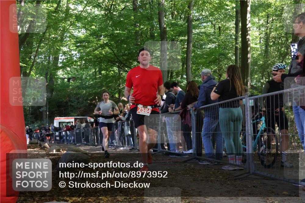 28.09.2025 - 33. Volkslauf durch das schöne Alstertal Strokosch-Dieckow http://msf.ph/oto/8973952 28.09.2025 12:27:04 Ziel 1094, 2584, 3960 meine-sportfotos.de
