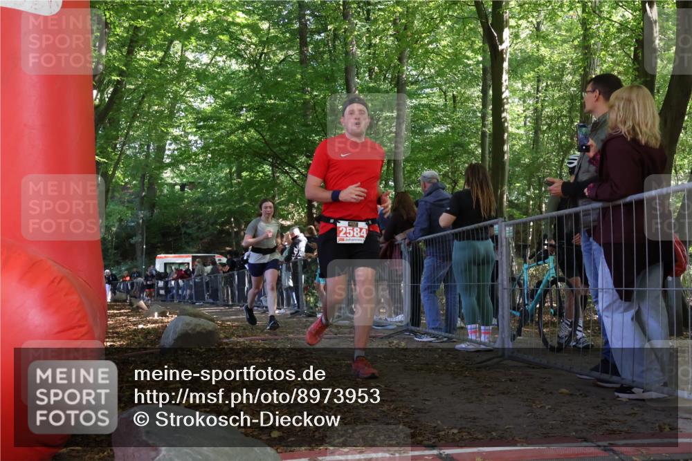 28.09.2025 - 33. Volkslauf durch das schöne Alstertal Strokosch-Dieckow http://msf.ph/oto/8973953 28.09.2025 12:27:04 Ziel 1094, 2584, 3960 meine-sportfotos.de