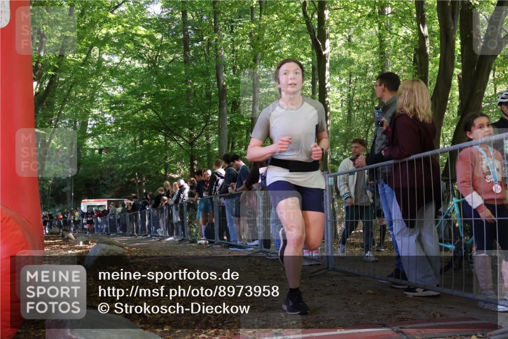 28.09.2025 - 33. Volkslauf durch das schöne Alstertal Strokosch-Dieckow http://msf.ph/oto/8973958 28.09.2025 12:27:06 Ziel 1094, 1751 meine-sportfotos.de