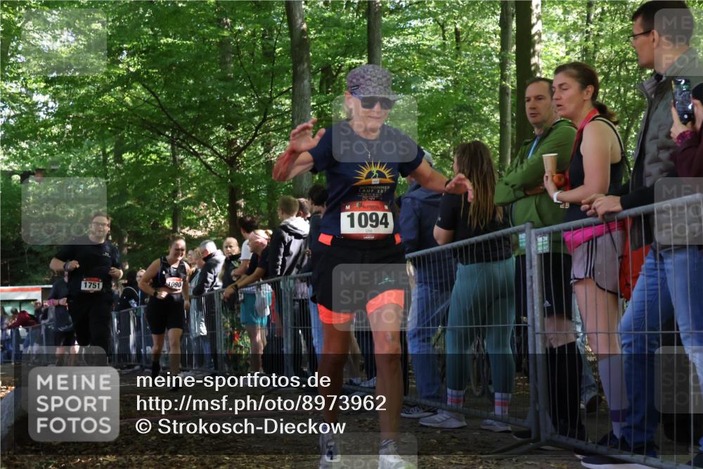 28.09.2025 - 33. Volkslauf durch das schöne Alstertal Strokosch-Dieckow http://msf.ph/oto/8973962 28.09.2025 12:27:15 Ziel 1090, 1751, 2384 meine-sportfotos.de