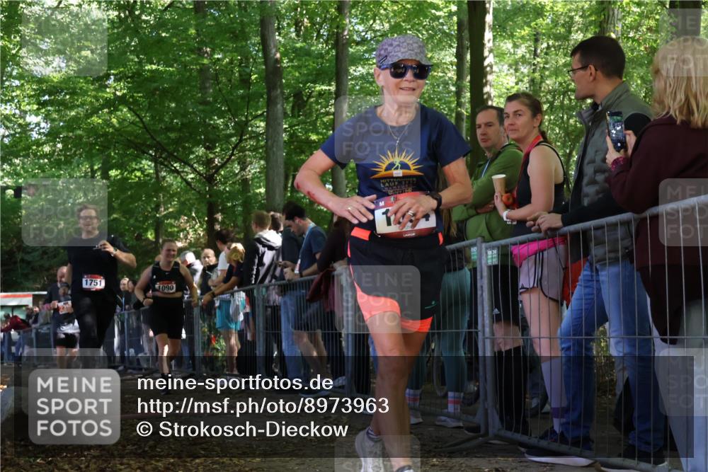 28.09.2025 - 33. Volkslauf durch das schöne Alstertal Strokosch-Dieckow http://msf.ph/oto/8973963 28.09.2025 12:27:15 Ziel 1090, 1751, 2384 meine-sportfotos.de