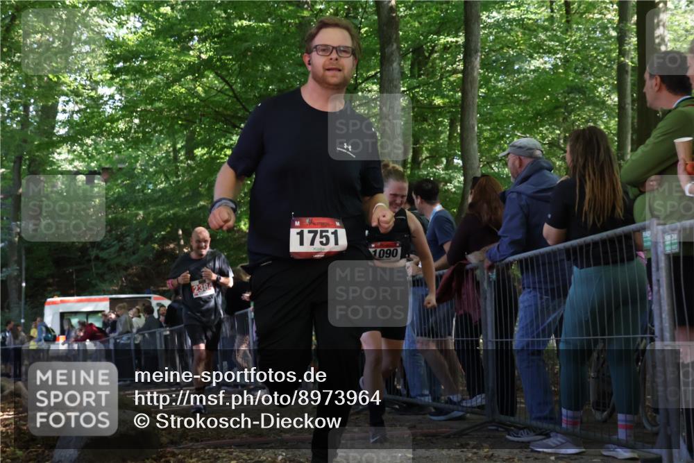 28.09.2025 - 33. Volkslauf durch das schöne Alstertal Strokosch-Dieckow http://msf.ph/oto/8973964 28.09.2025 12:27:16 Ziel 1090, 1751, 2384 meine-sportfotos.de