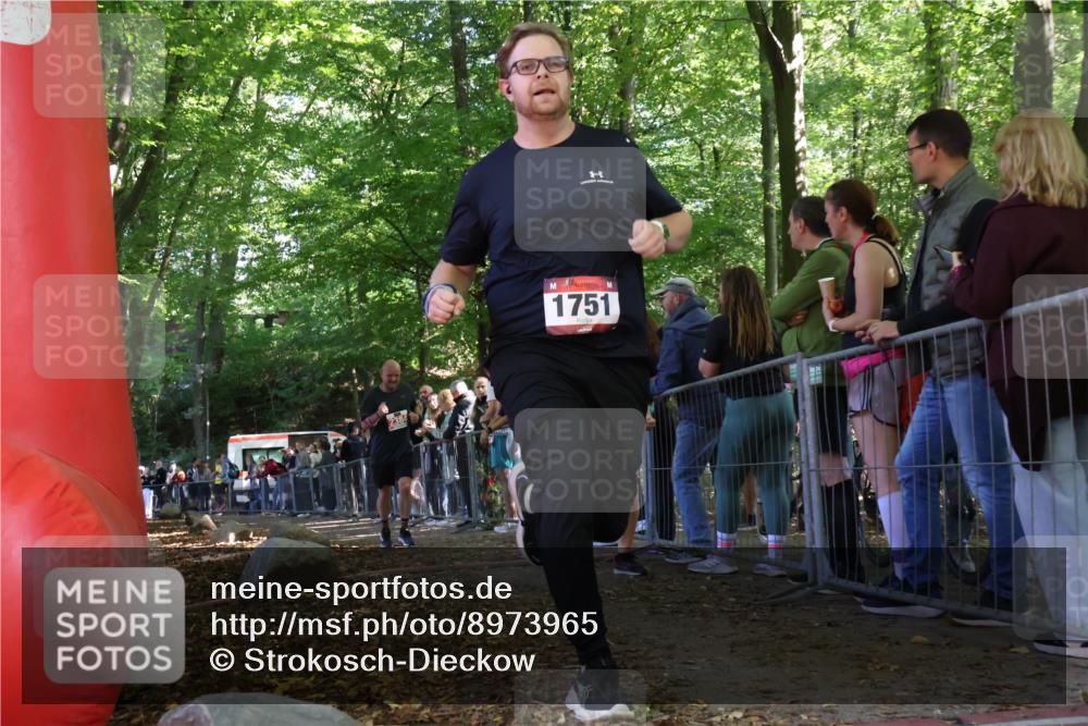 28.09.2025 - 33. Volkslauf durch das schöne Alstertal Strokosch-Dieckow http://msf.ph/oto/8973965 28.09.2025 12:27:17 Ziel 1090, 2384 meine-sportfotos.de