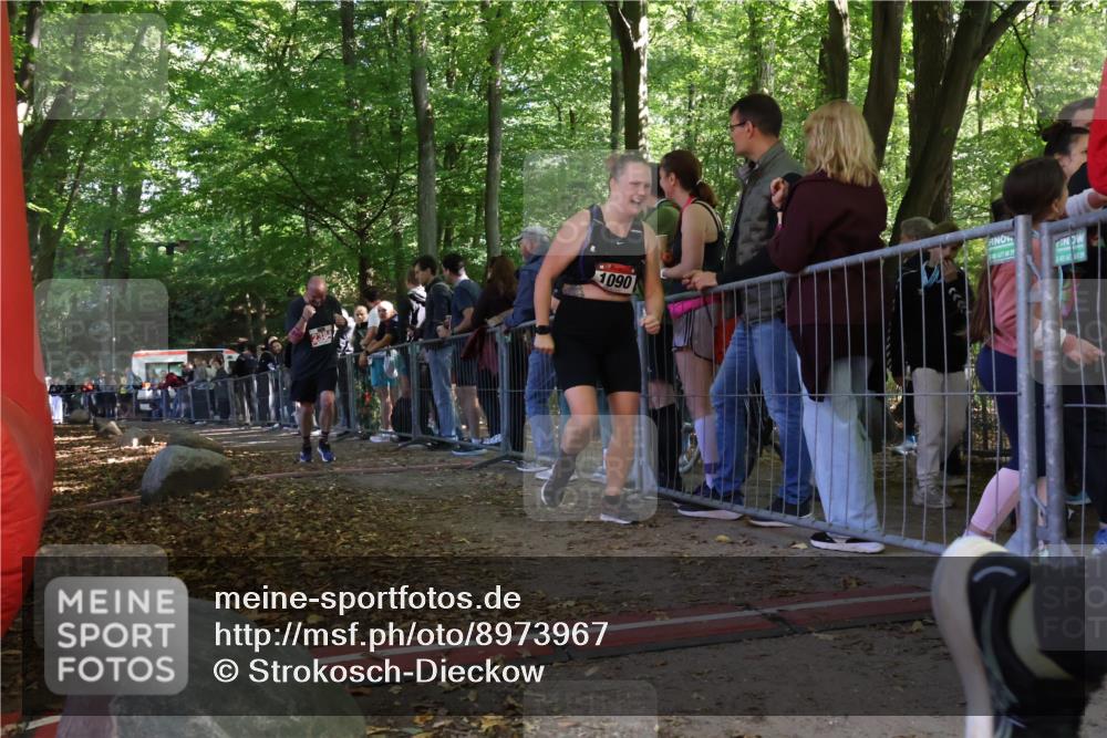 28.09.2025 - 33. Volkslauf durch das schöne Alstertal Strokosch-Dieckow http://msf.ph/oto/8973967 28.09.2025 12:27:17 Ziel 1090, 2384 meine-sportfotos.de
