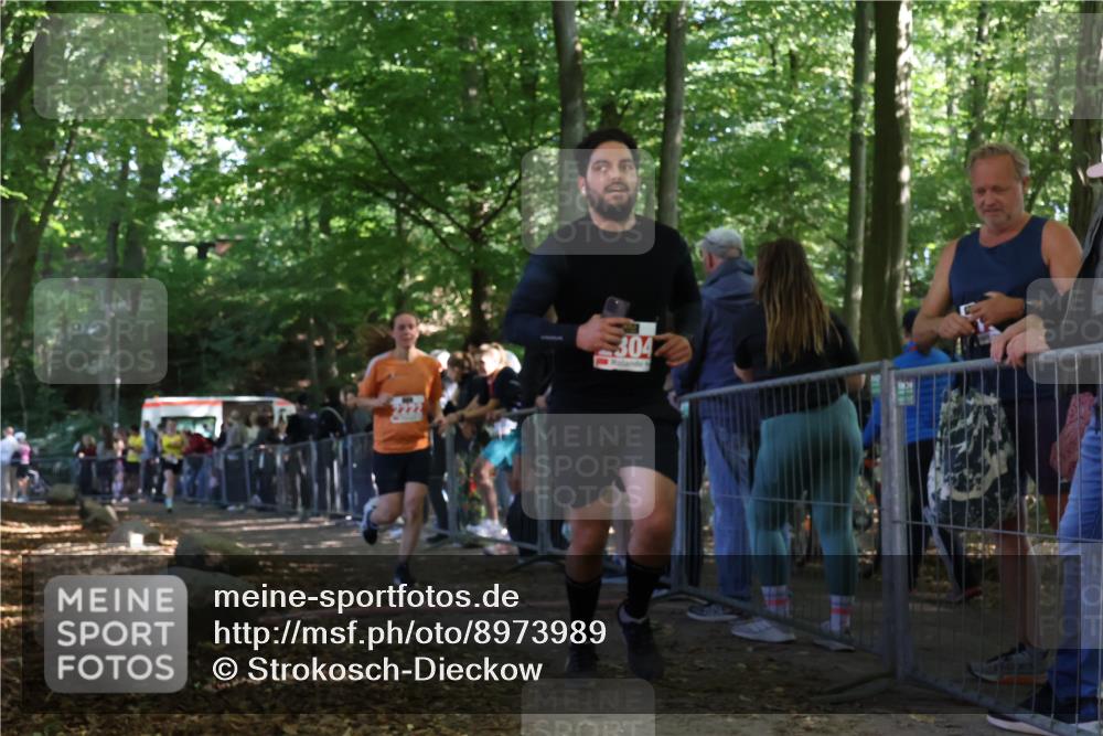 28.09.2025 - 33. Volkslauf durch das schöne Alstertal Strokosch-Dieckow http://msf.ph/oto/8973989 28.09.2025 12:28:17 Ziel 2222, 2304, 2469 meine-sportfotos.de