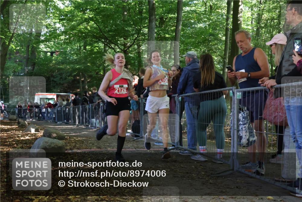28.09.2025 - 33. Volkslauf durch das schöne Alstertal Strokosch-Dieckow http://msf.ph/oto/8974006 28.09.2025 12:28:29 Ziel 1837, 2128 meine-sportfotos.de