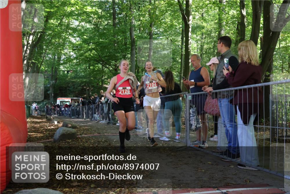 28.09.2025 - 33. Volkslauf durch das schöne Alstertal Strokosch-Dieckow http://msf.ph/oto/8974007 28.09.2025 12:28:29 Ziel 1837, 2128 meine-sportfotos.de