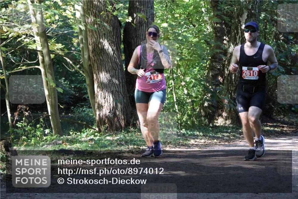 28.09.2025 - 33. Volkslauf durch das schöne Alstertal Strokosch-Dieckow http://msf.ph/oto/8974012 28.09.2025 12:32:43 Laufen 2173, 2610 meine-sportfotos.de