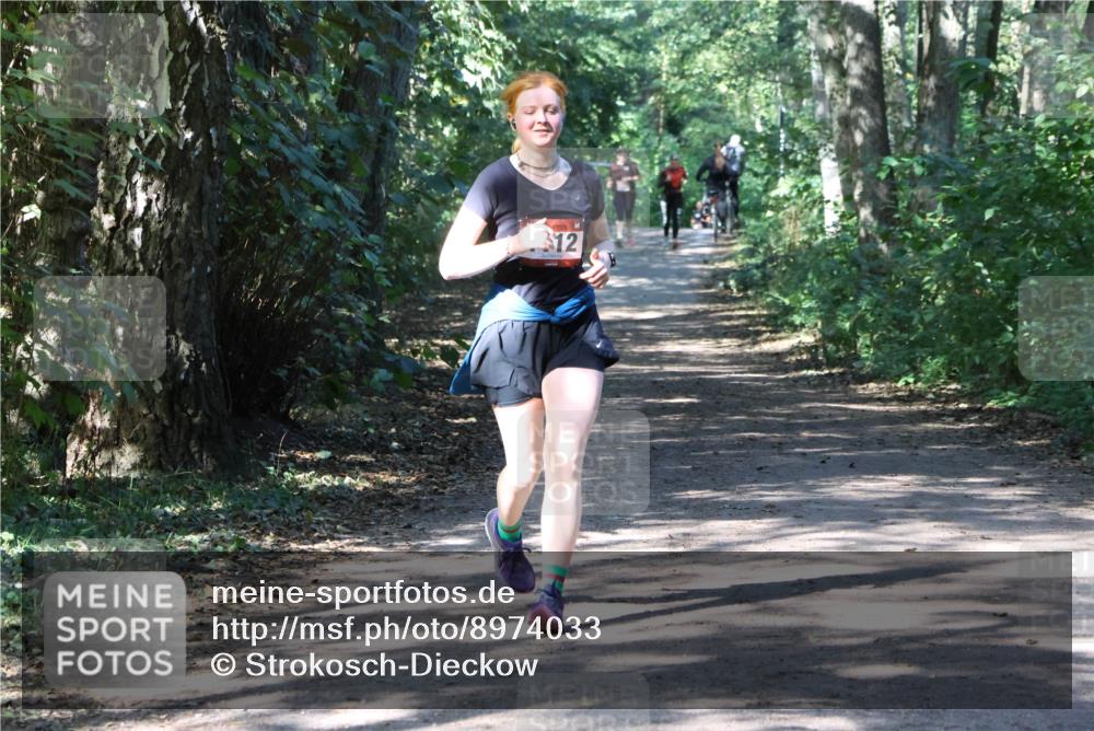 28.09.2025 - 33. Volkslauf durch das schöne Alstertal Strokosch-Dieckow http://msf.ph/oto/8974033 28.09.2025 12:33:57 Laufen 12 meine-sportfotos.de