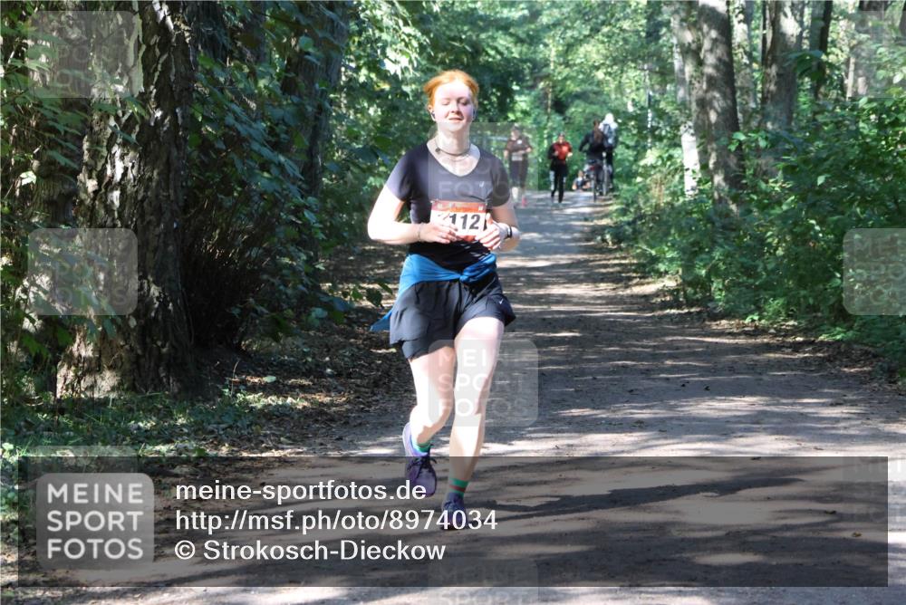 28.09.2025 - 33. Volkslauf durch das schöne Alstertal Strokosch-Dieckow http://msf.ph/oto/8974034 28.09.2025 12:33:57 Laufen 112 meine-sportfotos.de
