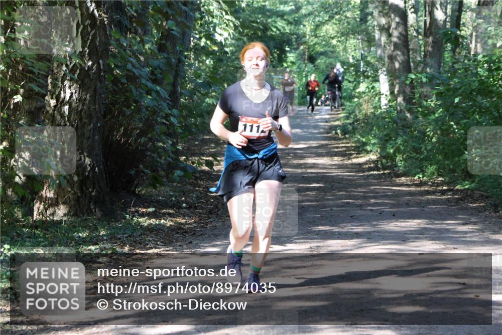 28.09.2025 - 33. Volkslauf durch das schöne Alstertal Strokosch-Dieckow http://msf.ph/oto/8974035 28.09.2025 12:33:57 Laufen 111 meine-sportfotos.de
