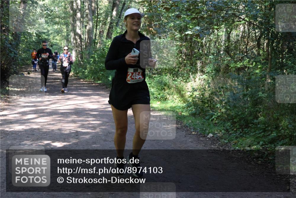 28.09.2025 - 33. Volkslauf durch das schöne Alstertal Strokosch-Dieckow http://msf.ph/oto/8974103 28.09.2025 12:35:42 Laufen 1754, 2464 meine-sportfotos.de