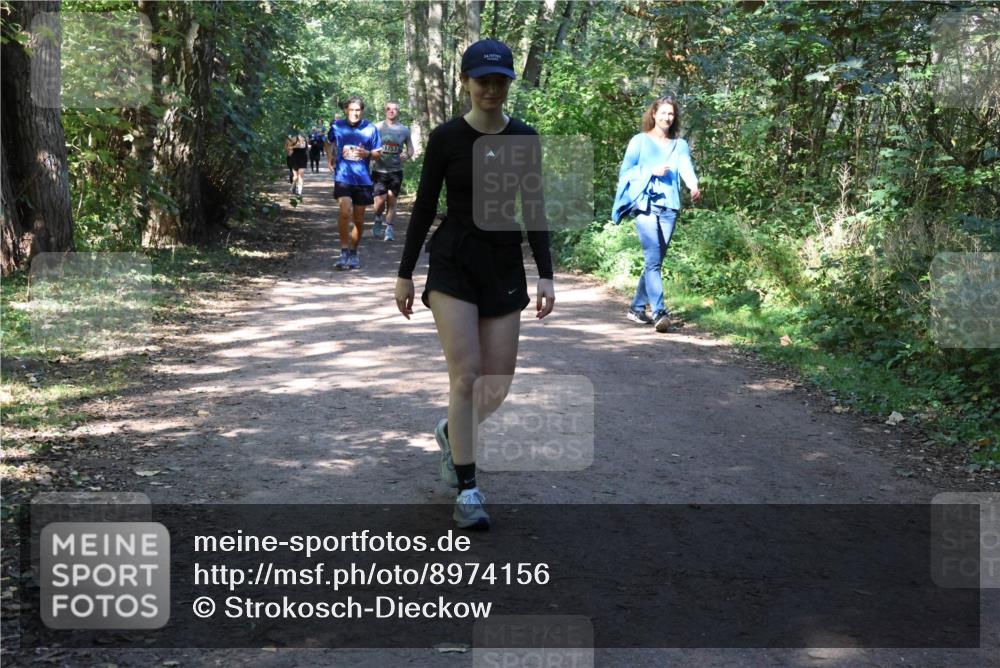 28.09.2025 - 33. Volkslauf durch das schöne Alstertal Strokosch-Dieckow http://msf.ph/oto/8974156 28.09.2025 12:36:35 Laufen 1753, 24 meine-sportfotos.de