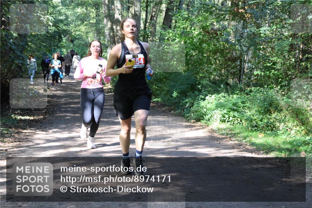 28.09.2025 - 33. Volkslauf durch das schöne Alstertal Strokosch-Dieckow http://msf.ph/oto/8974171 28.09.2025 12:36:46 Laufen 2353, 554 meine-sportfotos.de