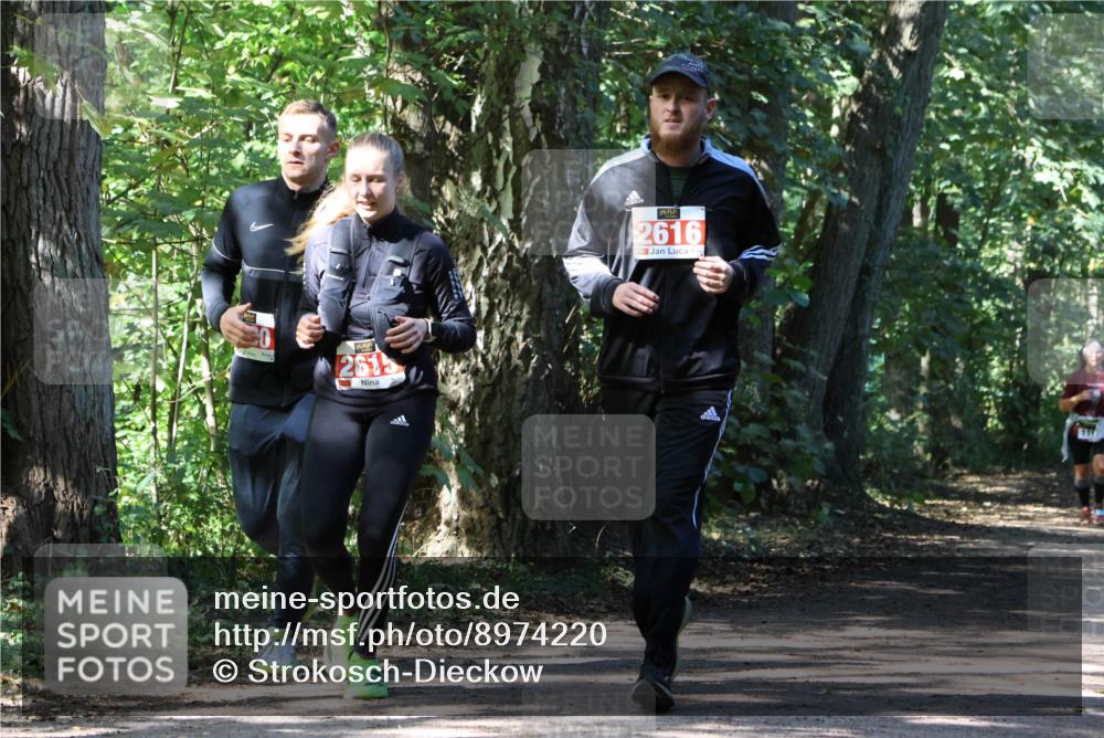28.09.2025 - 33. Volkslauf durch das schöne Alstertal Strokosch-Dieckow http://msf.ph/oto/8974220 28.09.2025 12:38:15 Laufen 2615, 2616 meine-sportfotos.de
