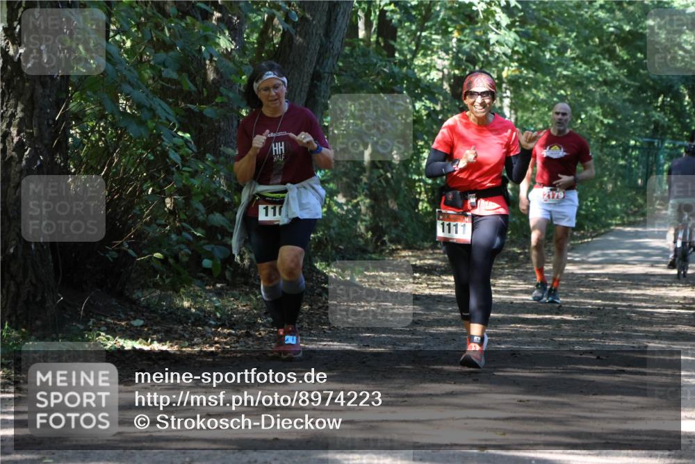 28.09.2025 - 33. Volkslauf durch das schöne Alstertal Strokosch-Dieckow http://msf.ph/oto/8974223 28.09.2025 12:38:23 Laufen 110, 1111, 2179 meine-sportfotos.de
