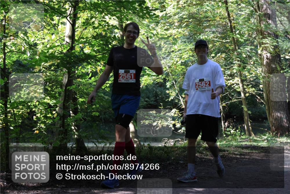 28.09.2025 - 33. Volkslauf durch das schöne Alstertal Strokosch-Dieckow http://msf.ph/oto/8974266 28.09.2025 12:39:49 Laufen 2561, 2562 meine-sportfotos.de
