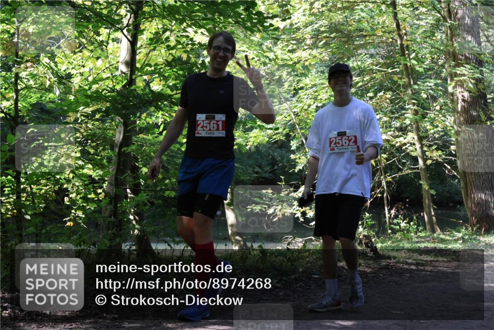 28.09.2025 - 33. Volkslauf durch das schöne Alstertal Strokosch-Dieckow http://msf.ph/oto/8974268 28.09.2025 12:39:50 Laufen 2561, 2562 meine-sportfotos.de