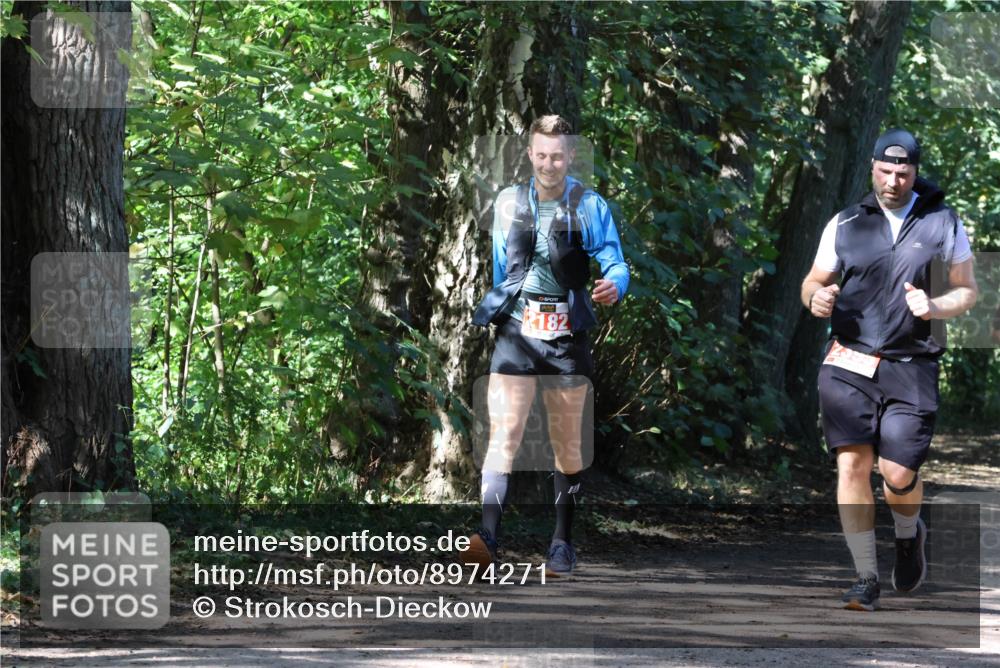 28.09.2025 - 33. Volkslauf durch das schöne Alstertal Strokosch-Dieckow http://msf.ph/oto/8974271 28.09.2025 12:39:52 Laufen 182 meine-sportfotos.de