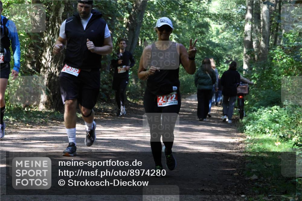 28.09.2025 - 33. Volkslauf durch das schöne Alstertal Strokosch-Dieckow http://msf.ph/oto/8974280 28.09.2025 12:39:55 Laufen 2595, 2422 meine-sportfotos.de