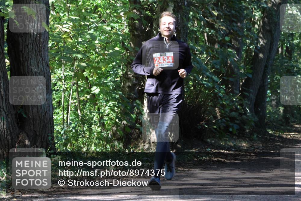 28.09.2025 - 33. Volkslauf durch das schöne Alstertal Strokosch-Dieckow http://msf.ph/oto/8974375 28.09.2025 12:43:11 Laufen 2434 meine-sportfotos.de