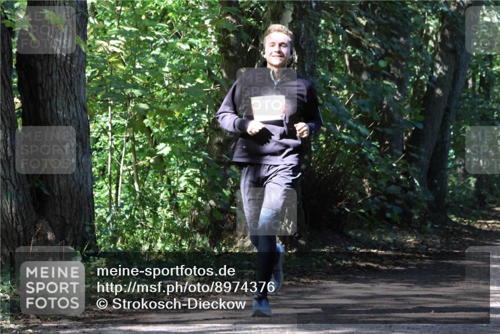 28.09.2025 - 33. Volkslauf durch das schöne Alstertal Strokosch-Dieckow http://msf.ph/oto/8974376 28.09.2025 12:43:12 Laufen  meine-sportfotos.de