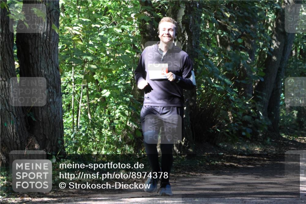 28.09.2025 - 33. Volkslauf durch das schöne Alstertal Strokosch-Dieckow http://msf.ph/oto/8974378 28.09.2025 12:43:12 Laufen  meine-sportfotos.de