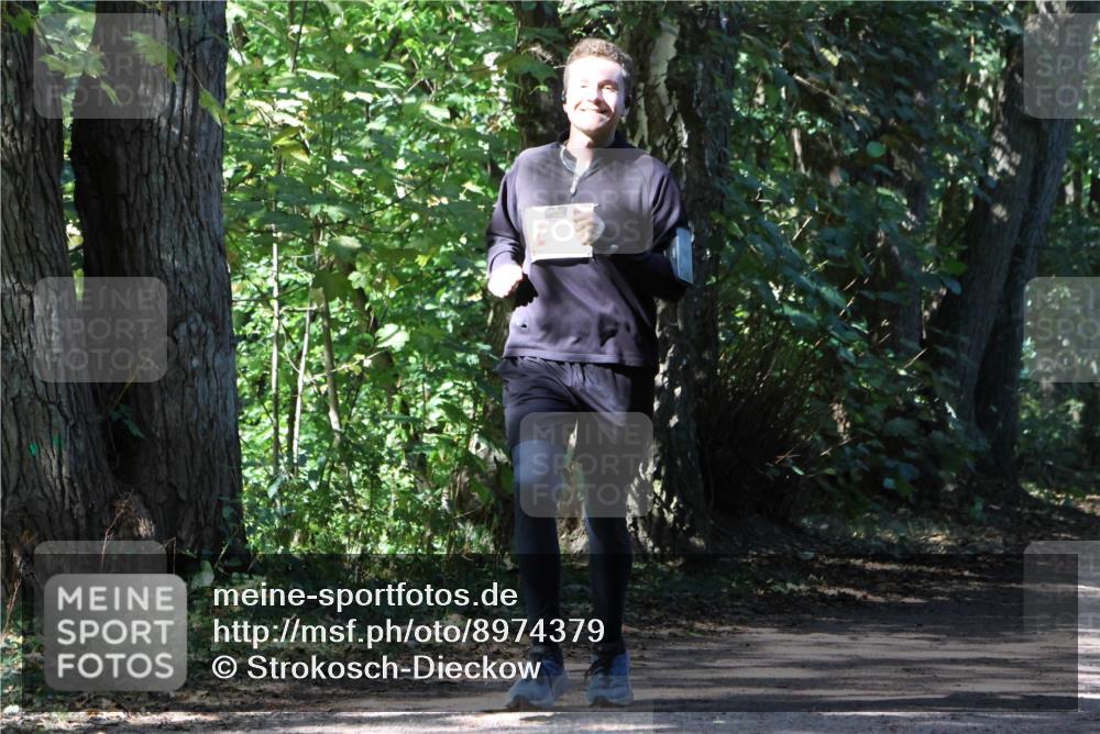 28.09.2025 - 33. Volkslauf durch das schöne Alstertal Strokosch-Dieckow http://msf.ph/oto/8974379 28.09.2025 12:43:12 Laufen  meine-sportfotos.de