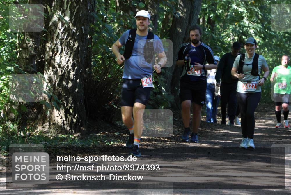 28.09.2025 - 33. Volkslauf durch das schöne Alstertal Strokosch-Dieckow http://msf.ph/oto/8974393 28.09.2025 12:43:27 Laufen 242, 2427 meine-sportfotos.de