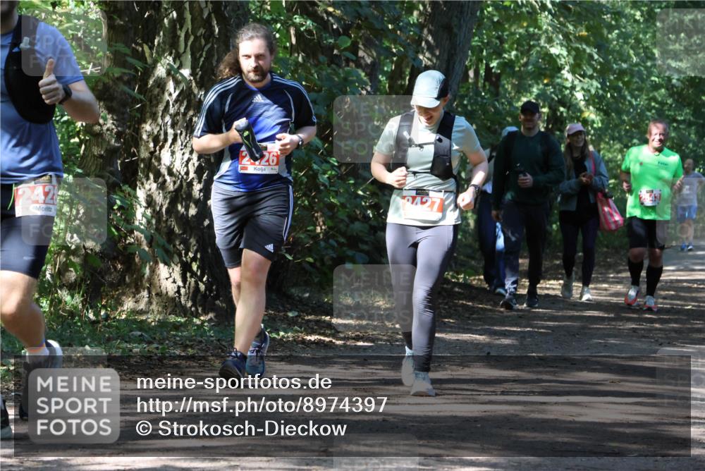 28.09.2025 - 33. Volkslauf durch das schöne Alstertal Strokosch-Dieckow http://msf.ph/oto/8974397 28.09.2025 12:43:29 Laufen 242, 26 meine-sportfotos.de