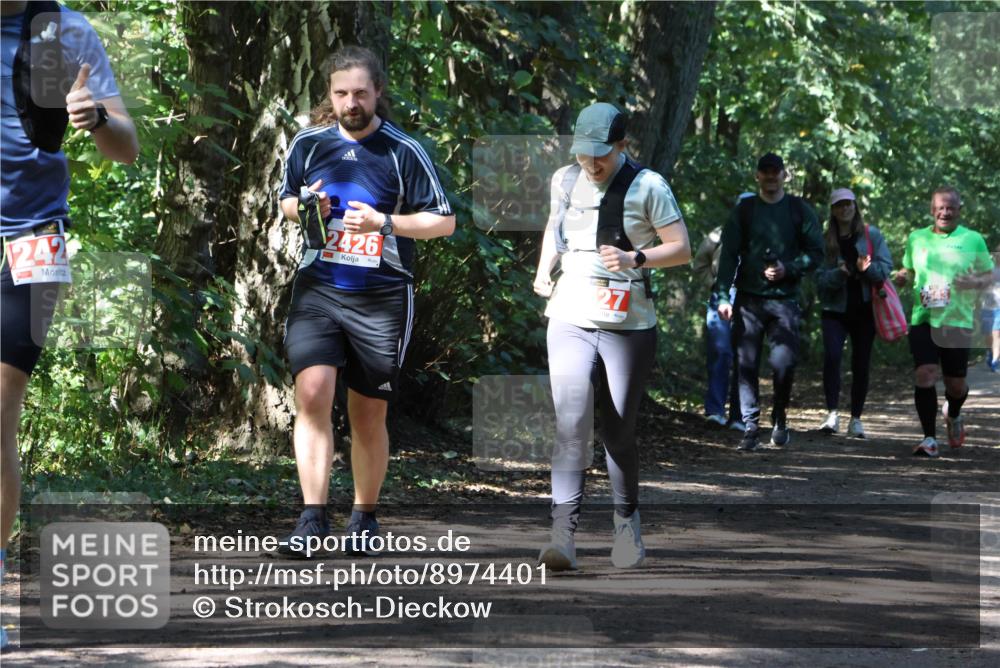 28.09.2025 - 33. Volkslauf durch das schöne Alstertal Strokosch-Dieckow http://msf.ph/oto/8974401 28.09.2025 12:43:30 Laufen 242, 2426, 27 meine-sportfotos.de
