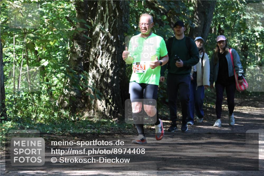 28.09.2025 - 33. Volkslauf durch das schöne Alstertal Strokosch-Dieckow http://msf.ph/oto/8974408 28.09.2025 12:43:35 Laufen 2543 meine-sportfotos.de