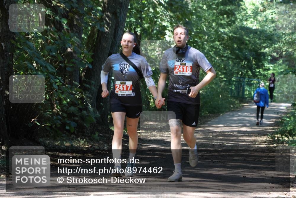 28.09.2025 - 33. Volkslauf durch das schöne Alstertal Strokosch-Dieckow http://msf.ph/oto/8974462 28.09.2025 12:44:57 Laufen 2417, 444, 2418 meine-sportfotos.de