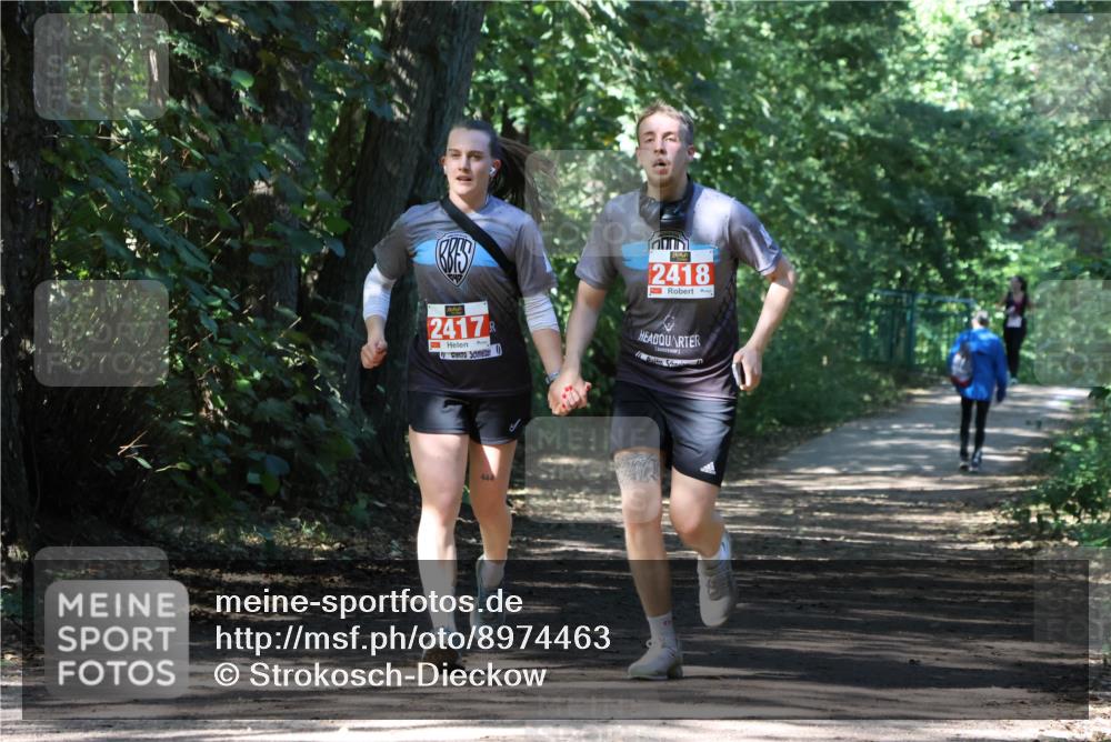 28.09.2025 - 33. Volkslauf durch das schöne Alstertal Strokosch-Dieckow http://msf.ph/oto/8974463 28.09.2025 12:44:57 Laufen 2418, 2417, 444 meine-sportfotos.de