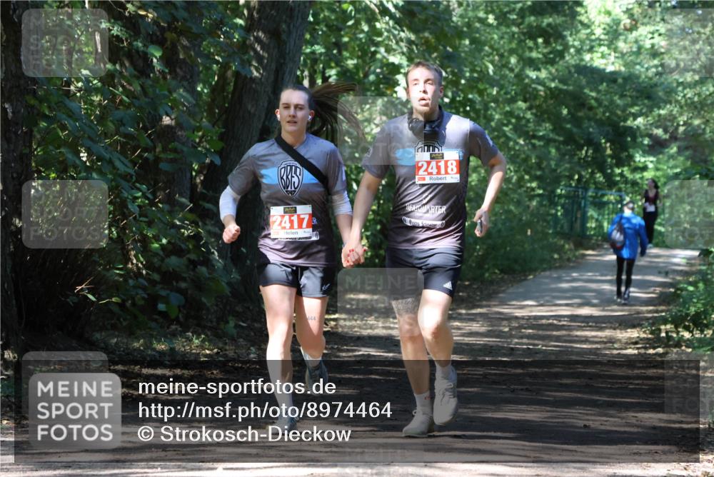28.09.2025 - 33. Volkslauf durch das schöne Alstertal Strokosch-Dieckow http://msf.ph/oto/8974464 28.09.2025 12:44:57 Laufen 2418, 2417, 444 meine-sportfotos.de