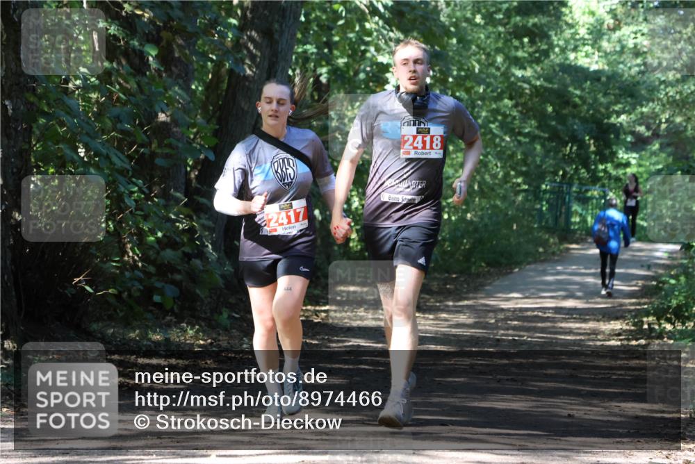 28.09.2025 - 33. Volkslauf durch das schöne Alstertal Strokosch-Dieckow http://msf.ph/oto/8974466 28.09.2025 12:44:57 Laufen 2418, 2417, 444 meine-sportfotos.de