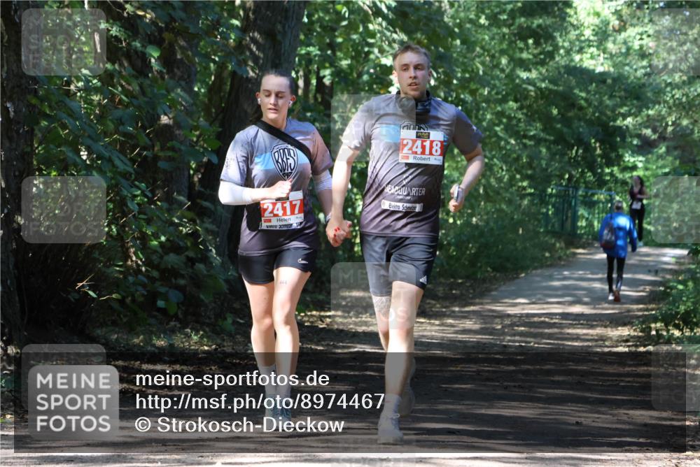28.09.2025 - 33. Volkslauf durch das schöne Alstertal Strokosch-Dieckow http://msf.ph/oto/8974467 28.09.2025 12:44:57 Laufen 2418, 2417, 444 meine-sportfotos.de