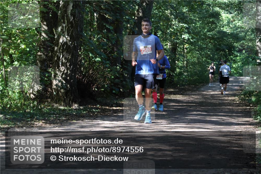 28.09.2025 - 33. Volkslauf durch das schöne Alstertal Strokosch-Dieckow http://msf.ph/oto/8974556 28.09.2025 12:49:13 Laufen 2580, 102 meine-sportfotos.de