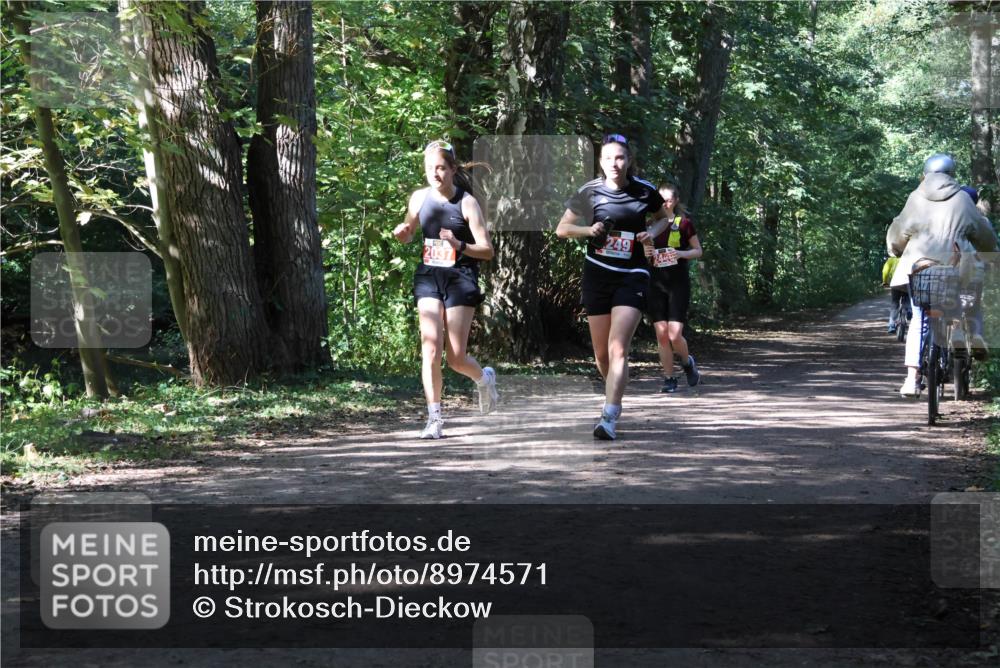 28.09.2025 - 33. Volkslauf durch das schöne Alstertal Strokosch-Dieckow http://msf.ph/oto/8974571 28.09.2025 12:49:32 Laufen 2037, 249 meine-sportfotos.de