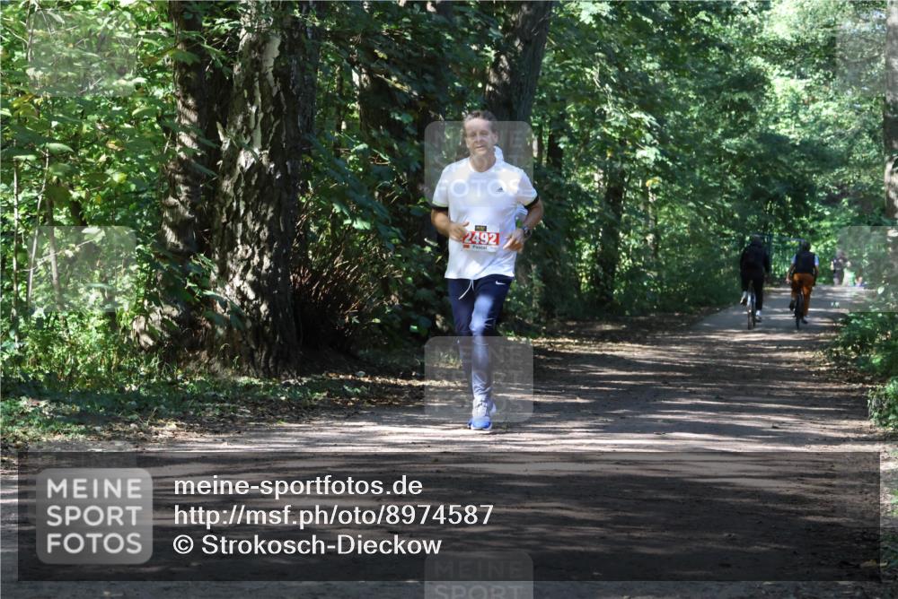 28.09.2025 - 33. Volkslauf durch das schöne Alstertal Strokosch-Dieckow http://msf.ph/oto/8974587 28.09.2025 12:50:06 Laufen 2492 meine-sportfotos.de