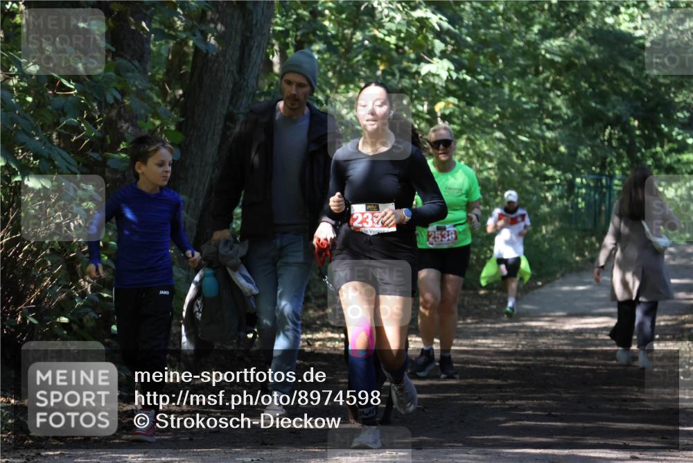 28.09.2025 - 33. Volkslauf durch das schöne Alstertal Strokosch-Dieckow http://msf.ph/oto/8974598 28.09.2025 12:50:40 Laufen 237, 2538 meine-sportfotos.de
