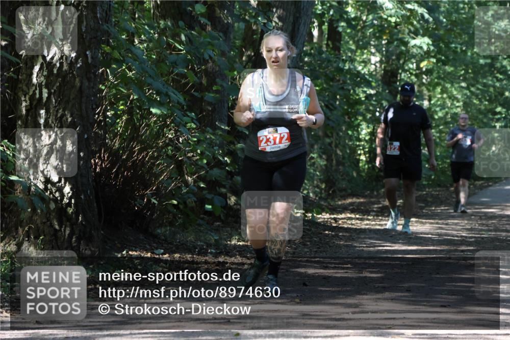 28.09.2025 - 33. Volkslauf durch das schöne Alstertal Strokosch-Dieckow http://msf.ph/oto/8974630 28.09.2025 12:51:49 Laufen 2372, 122 meine-sportfotos.de