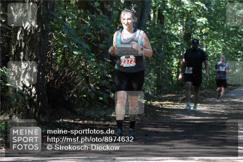 28.09.2025 - 33. Volkslauf durch das schöne Alstertal Strokosch-Dieckow http://msf.ph/oto/8974632 28.09.2025 12:51:50 Laufen 2372, 122 meine-sportfotos.de