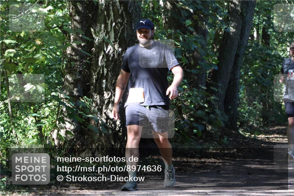 28.09.2025 - 33. Volkslauf durch das schöne Alstertal Strokosch-Dieckow http://msf.ph/oto/8974636 28.09.2025 12:52:01 Laufen 24 meine-sportfotos.de