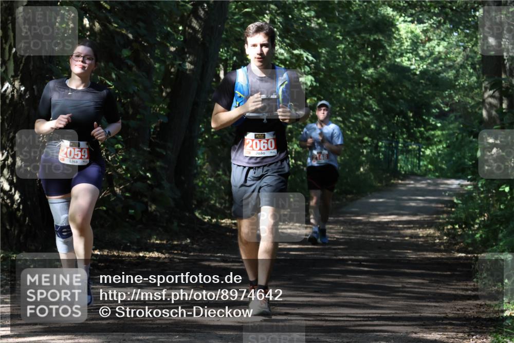 28.09.2025 - 33. Volkslauf durch das schöne Alstertal Strokosch-Dieckow http://msf.ph/oto/8974642 28.09.2025 12:52:17 Laufen 2059, 2060 meine-sportfotos.de